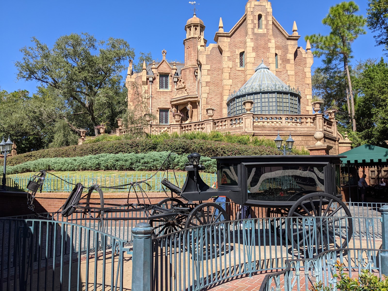 Haunted Mansion — Oficiais