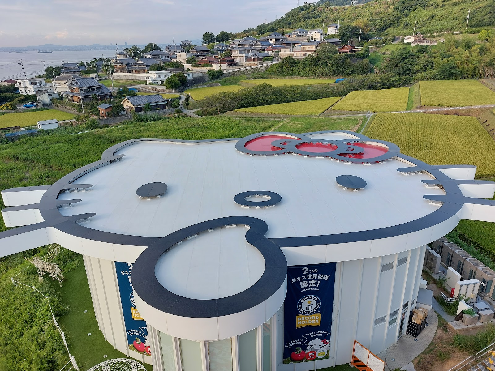 Hello Kitty’s House Restaurant — Oficiais