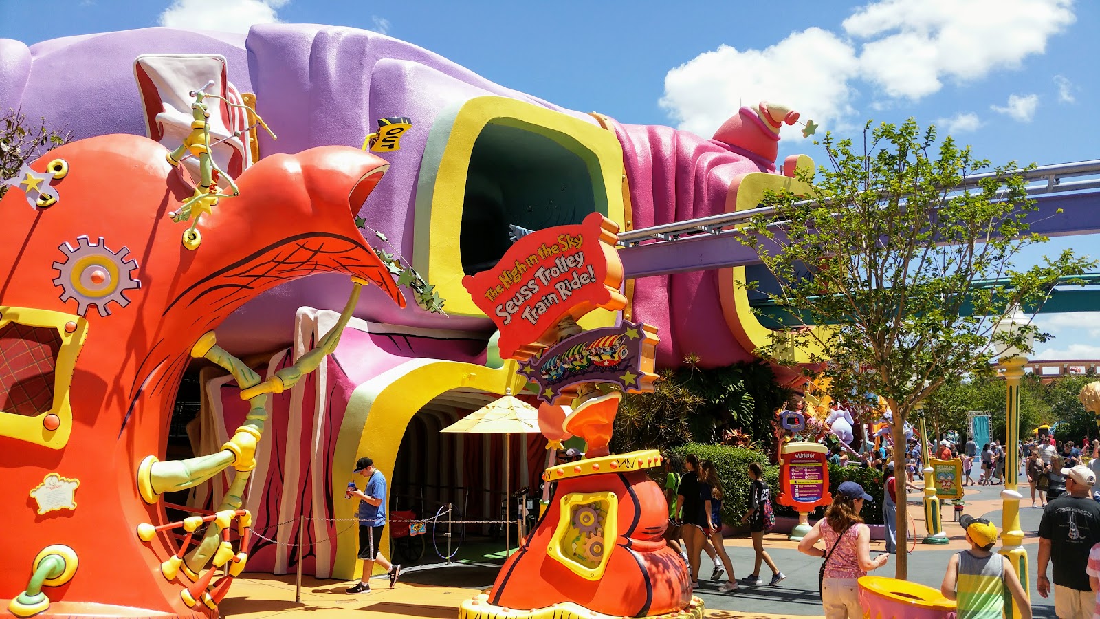 High in the Sky Seuss Trolley Train Ride — Oficiais