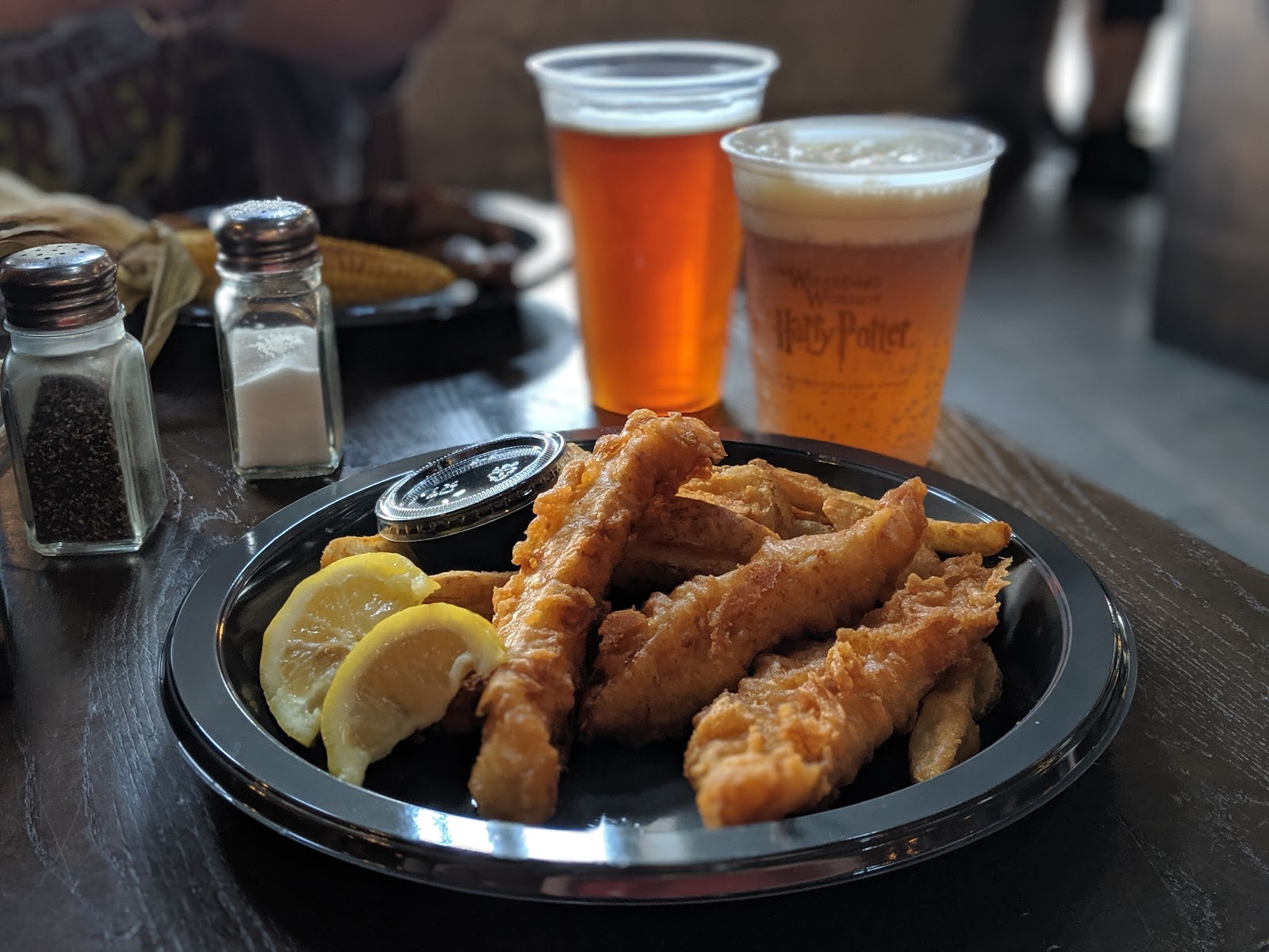 Hog's Head Pub — Oficiais