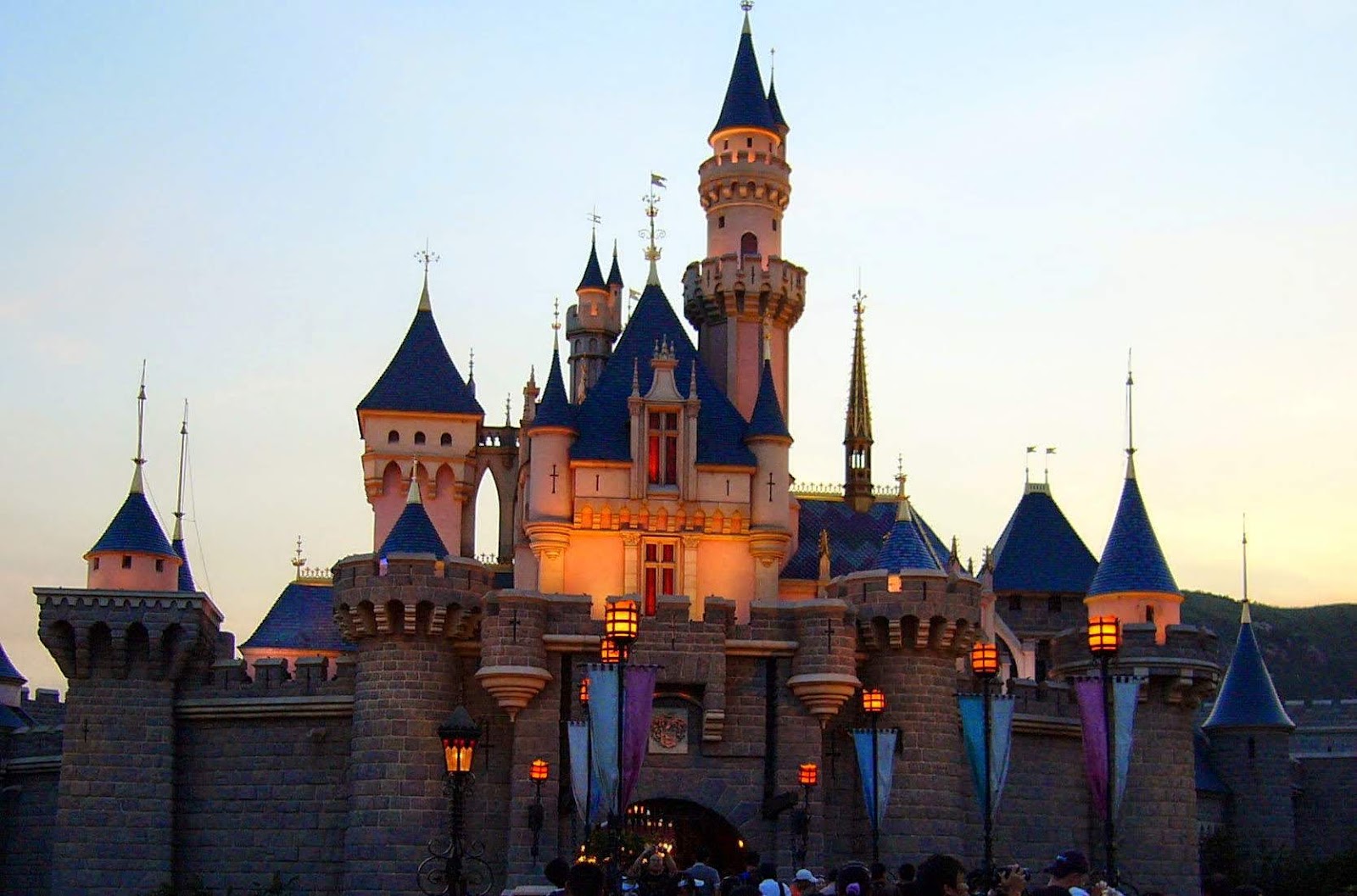 Hong Kong Disneyland — Oficiais