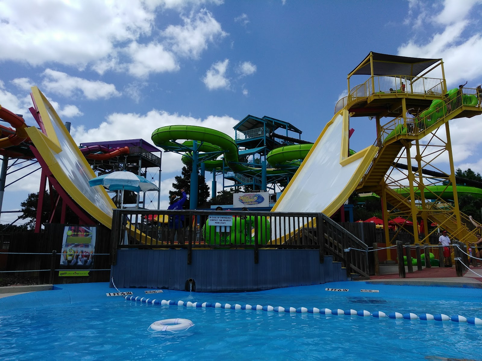 Hook's Lagoon — Oficiais