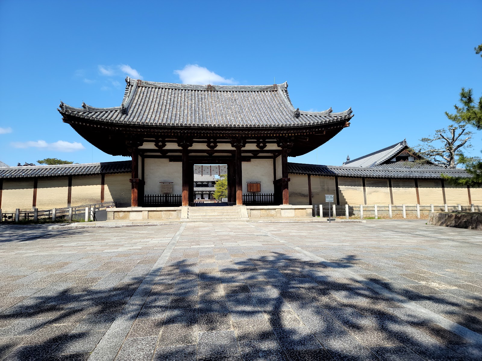 Horyu-ji — Oficiais
