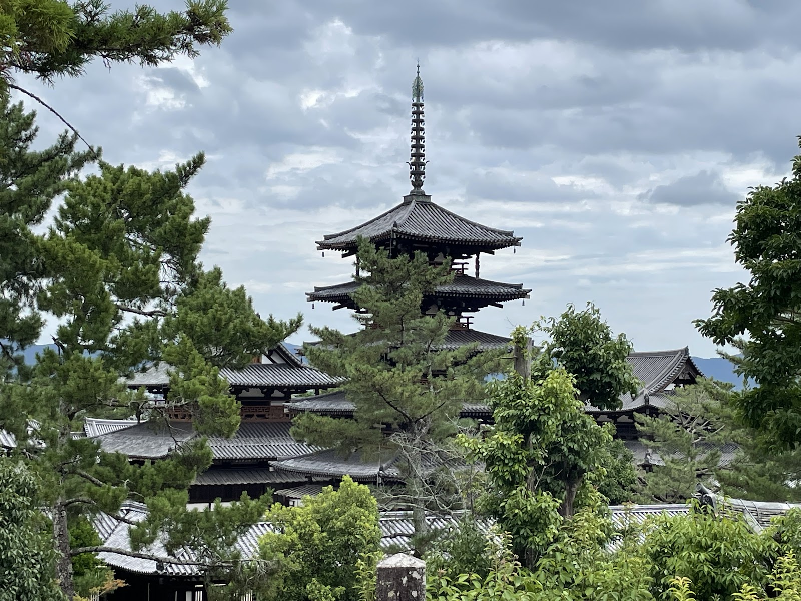 Horyu-ji — Oficiais