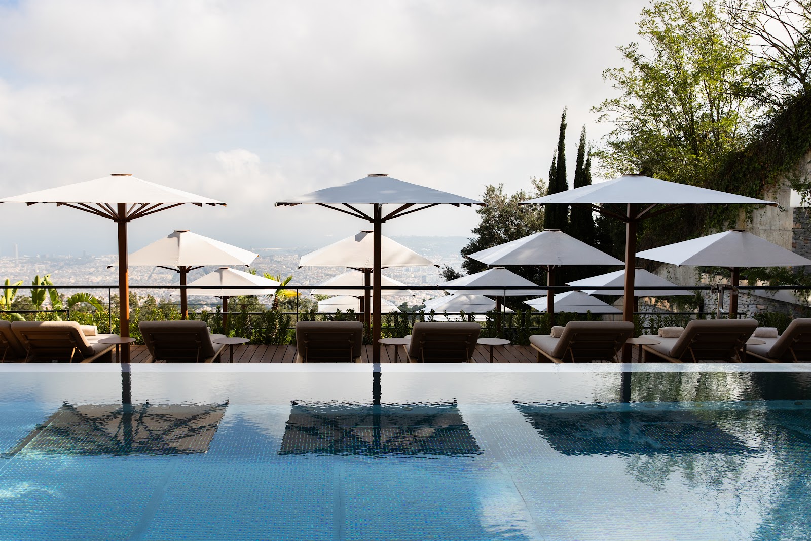Hotel Krüeger — Oficiais