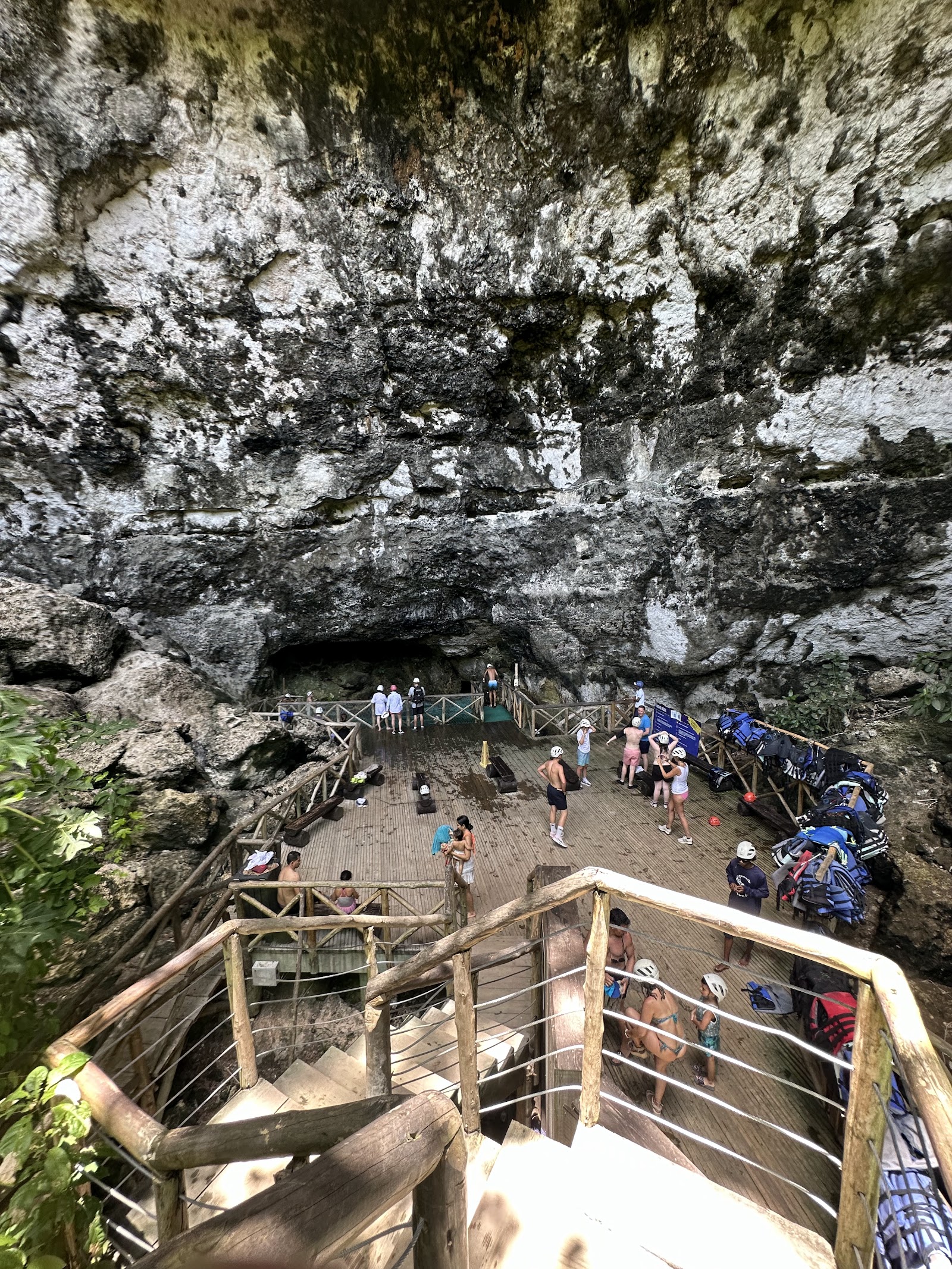 Hoyo Azul — Oficiais