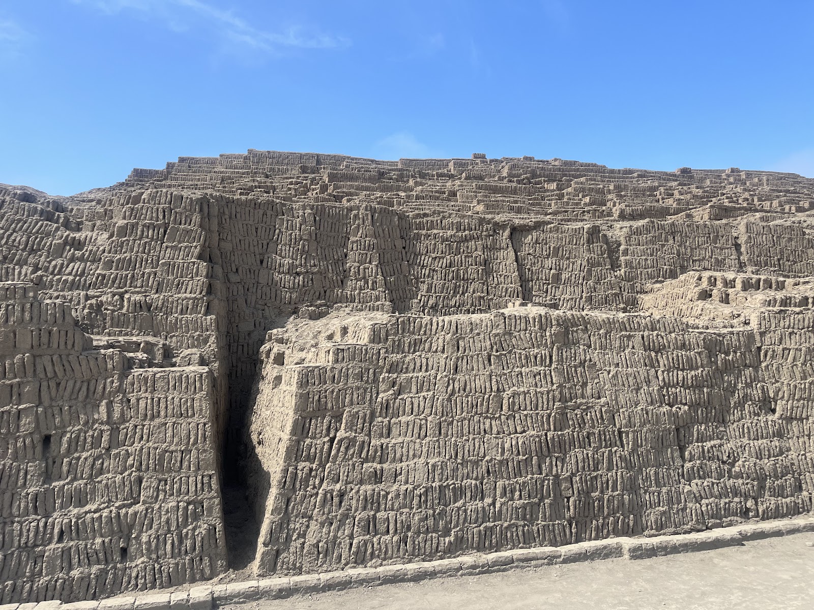 Huaca Pucllana — Oficiais