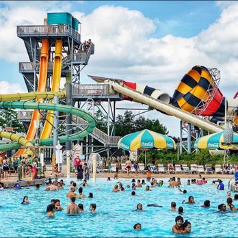 Hurricane Harbor — Oficiais