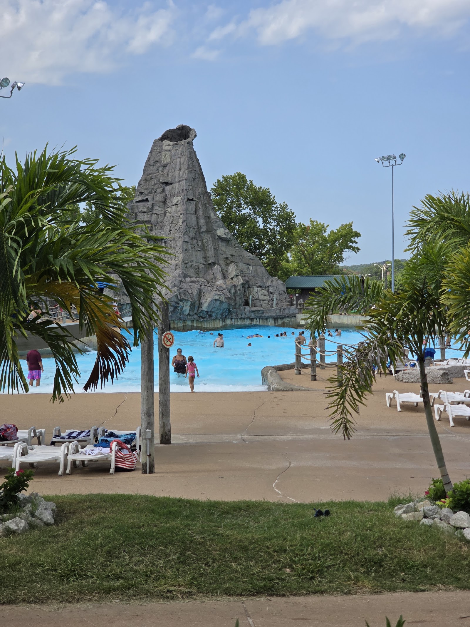 Hurricane Harbor Wave Pool — Oficiais