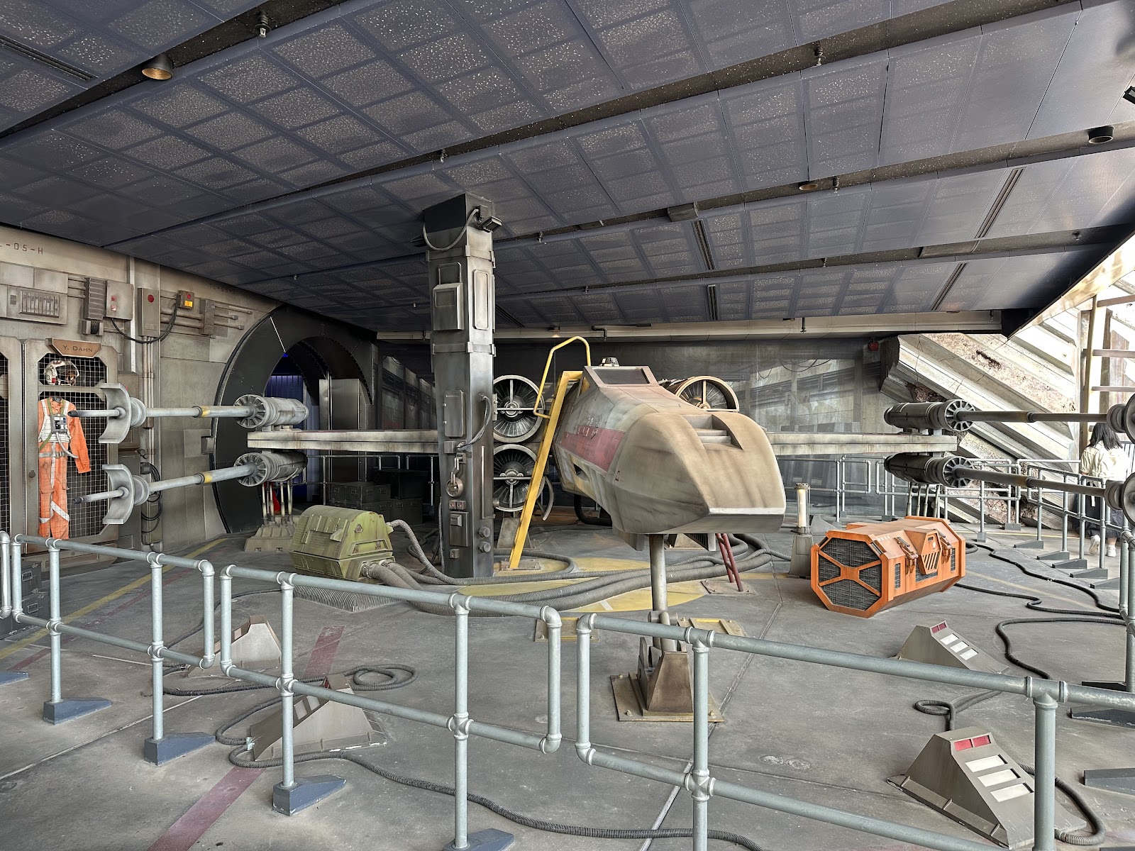 Hyperspace Mountain — Oficiais