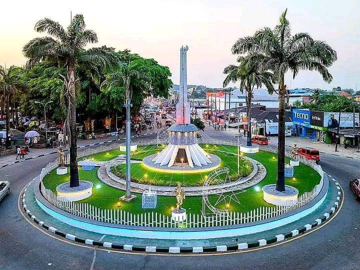 Ibom Plaza — Oficiais