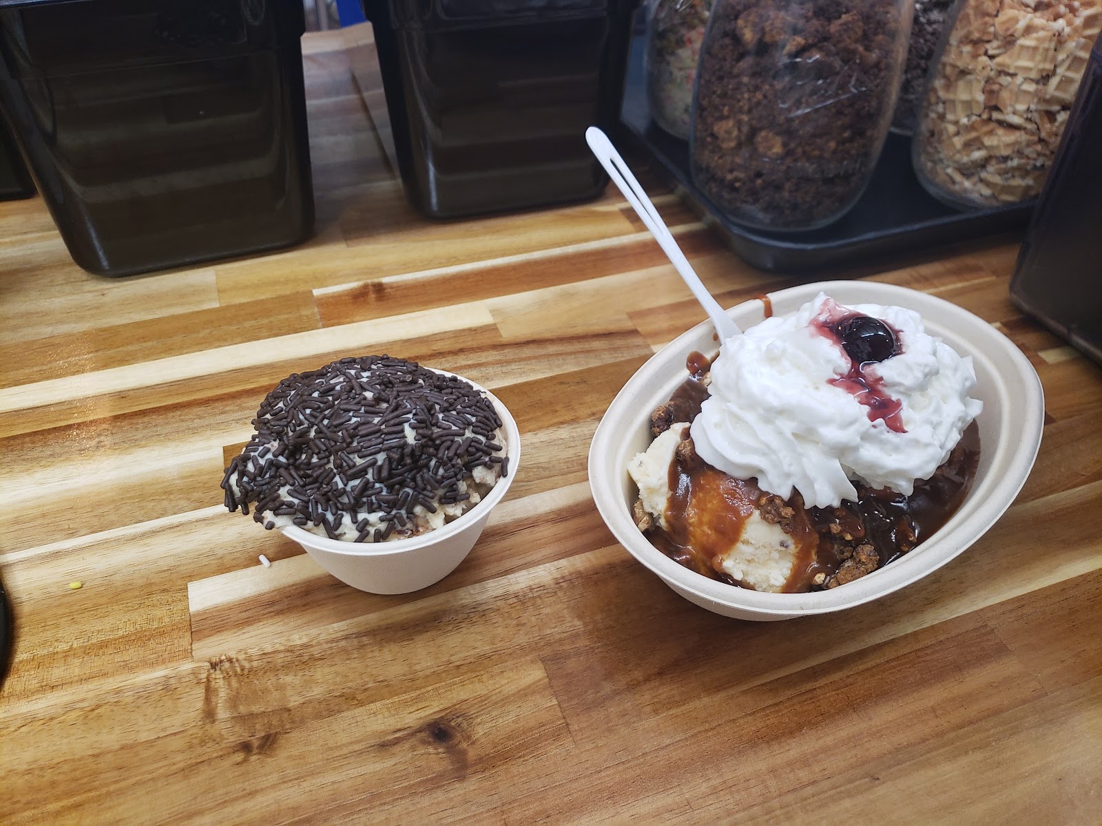 Ice Mountain Frozen Treats — Oficiais