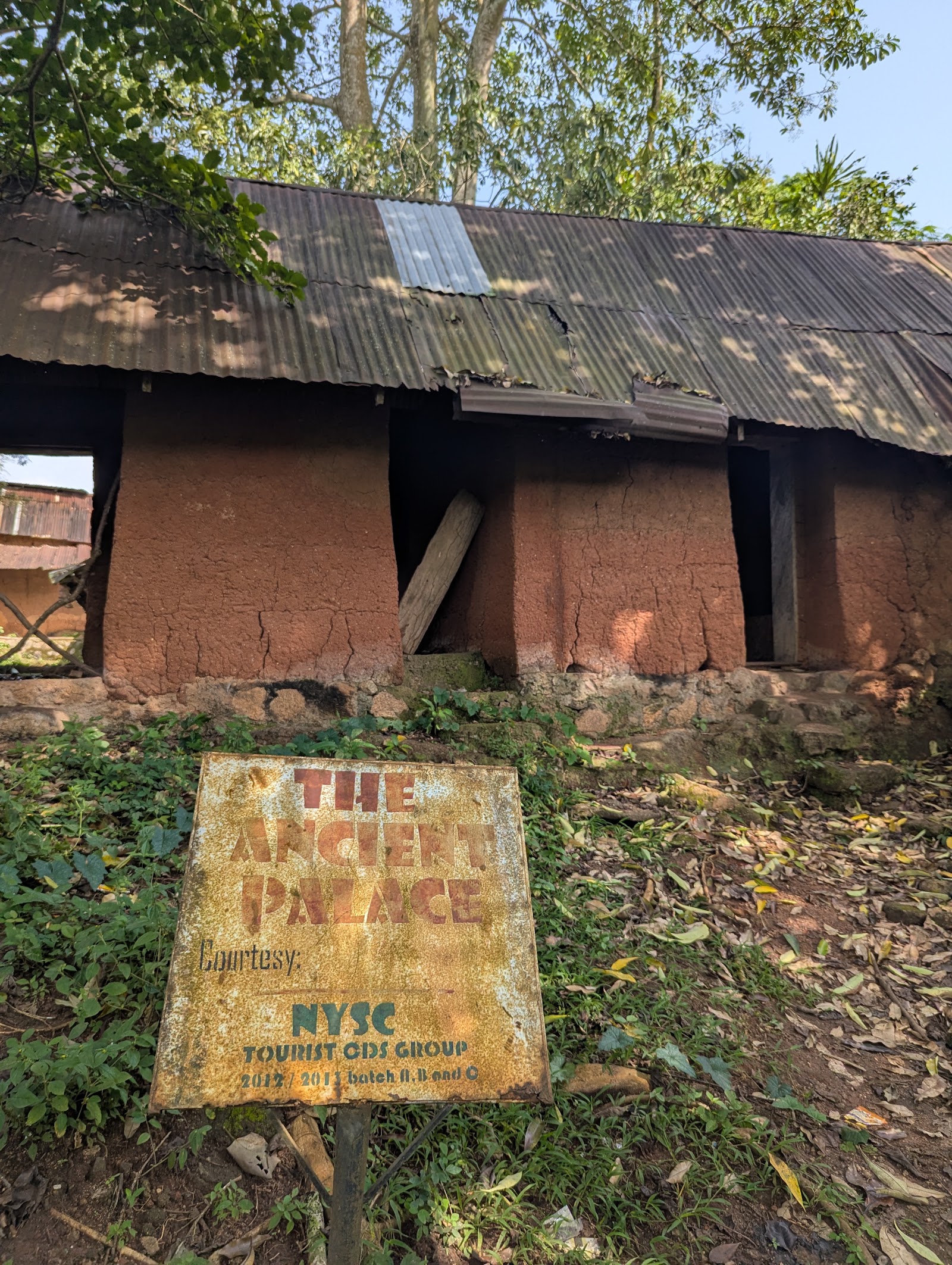 Idanre Hills — Oficiais