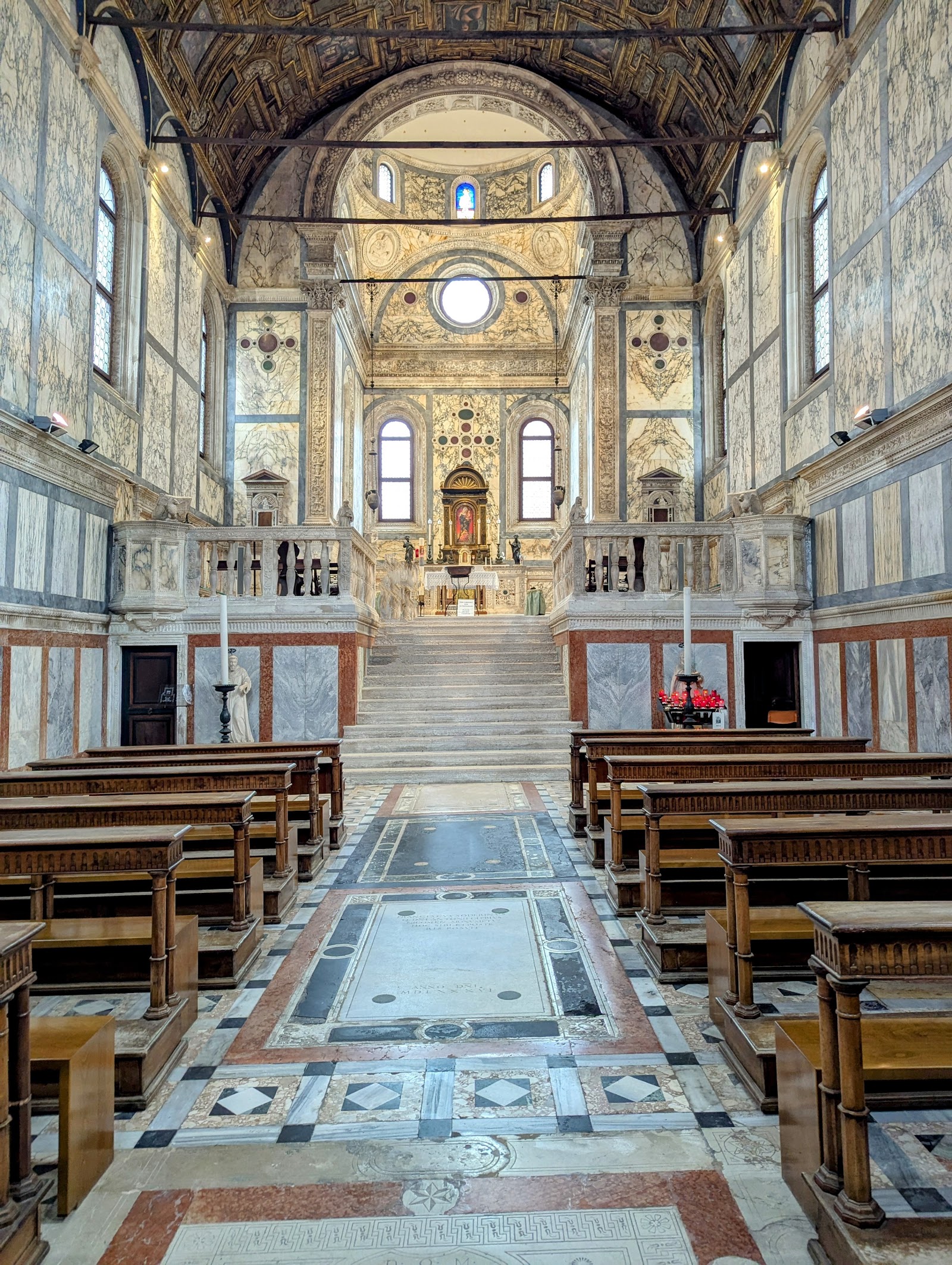 Igreja de Santa Maria dos Milagres — Oficiais