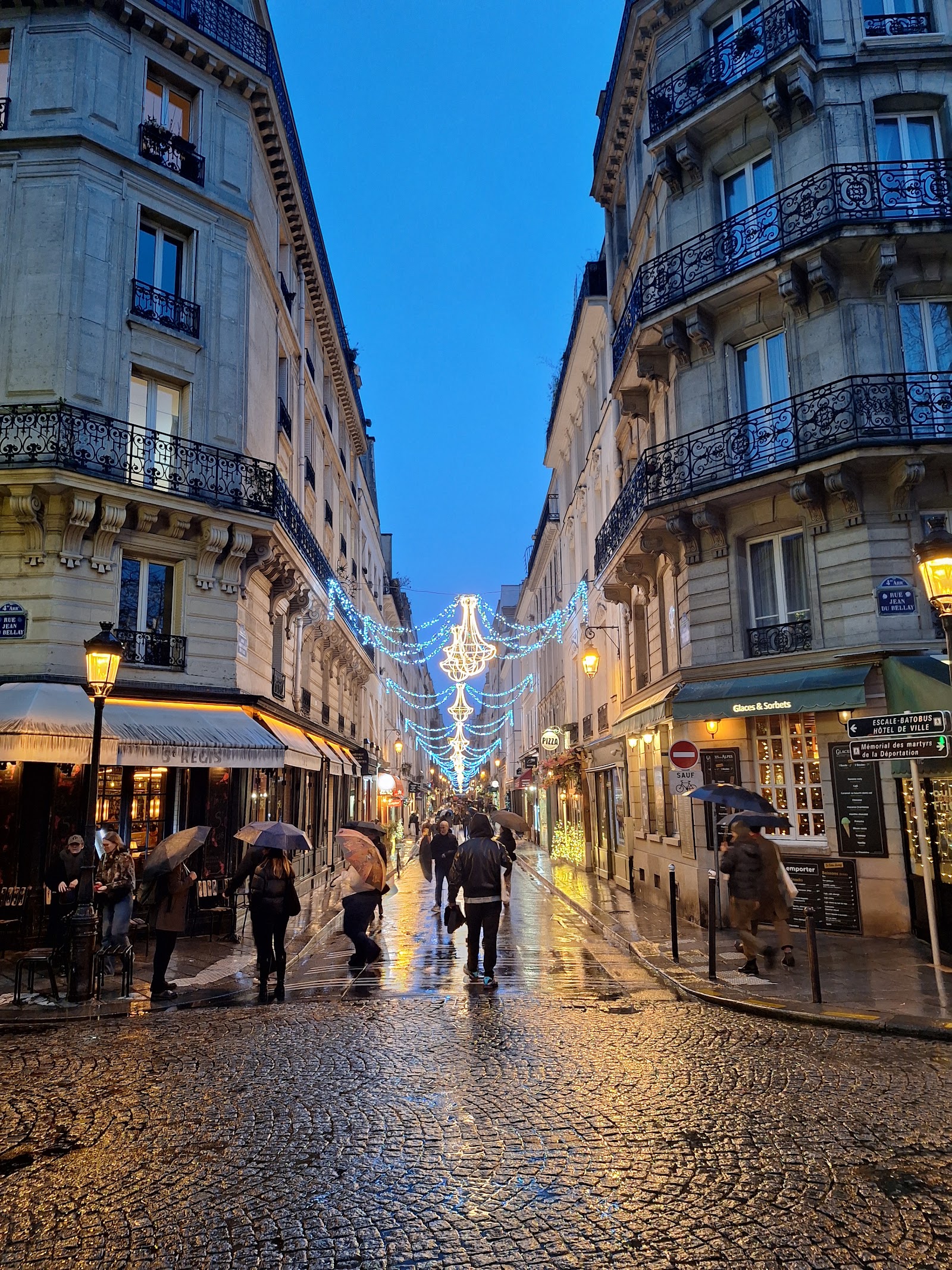 Île Saint-Louis — Oficiais