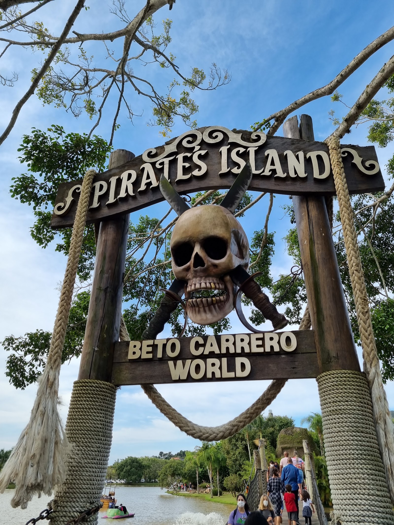 Ilha dos Piratas — Oficiais