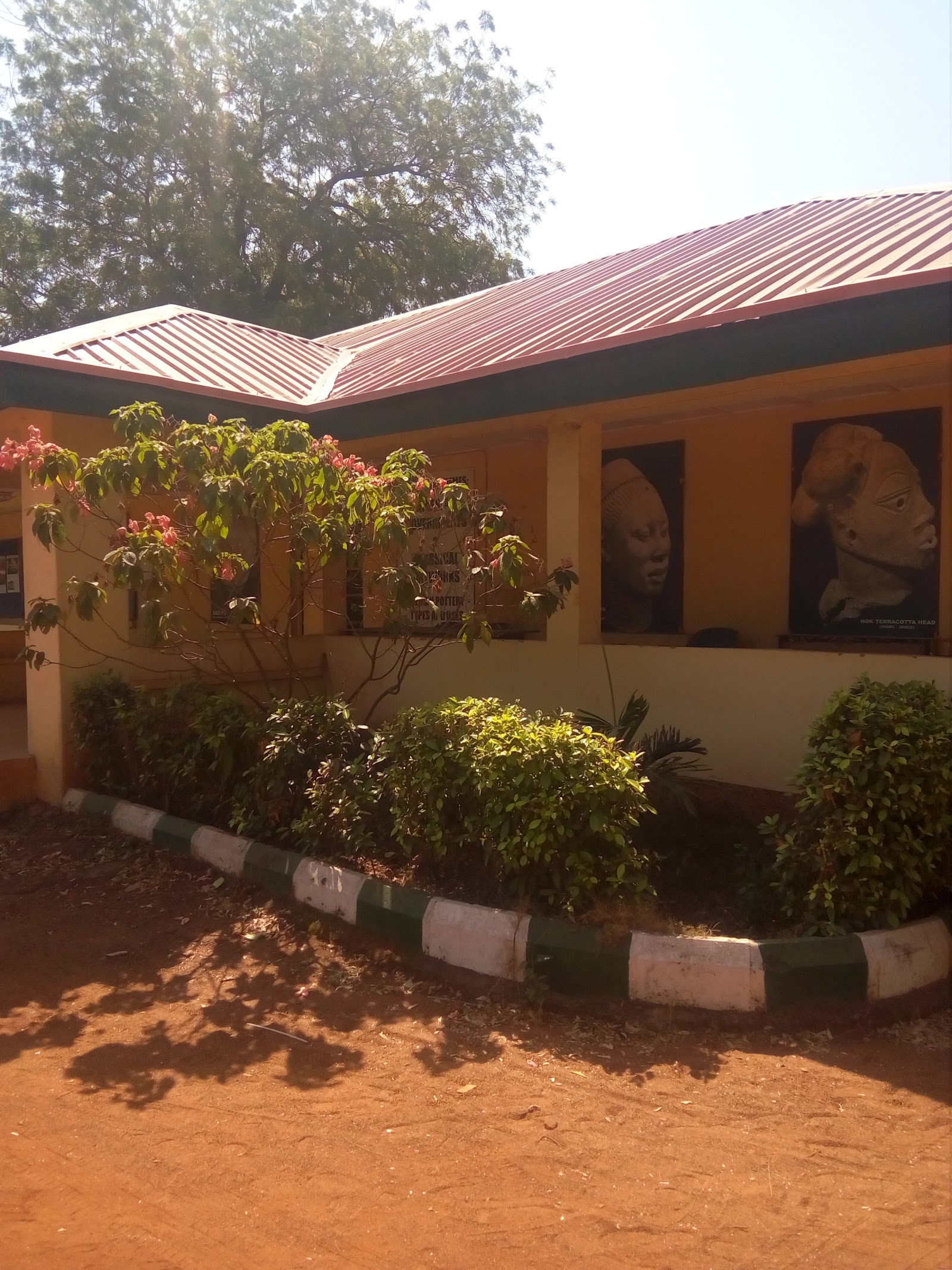 Ilorin National Museum — Oficiais