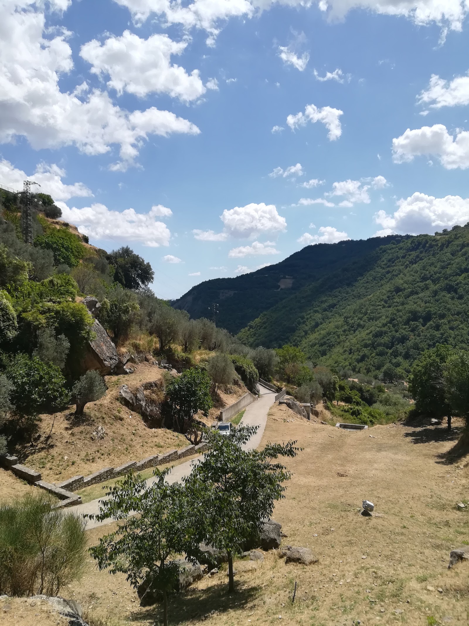 Ingresso alla Grotta dei Briganti — Oficiais
