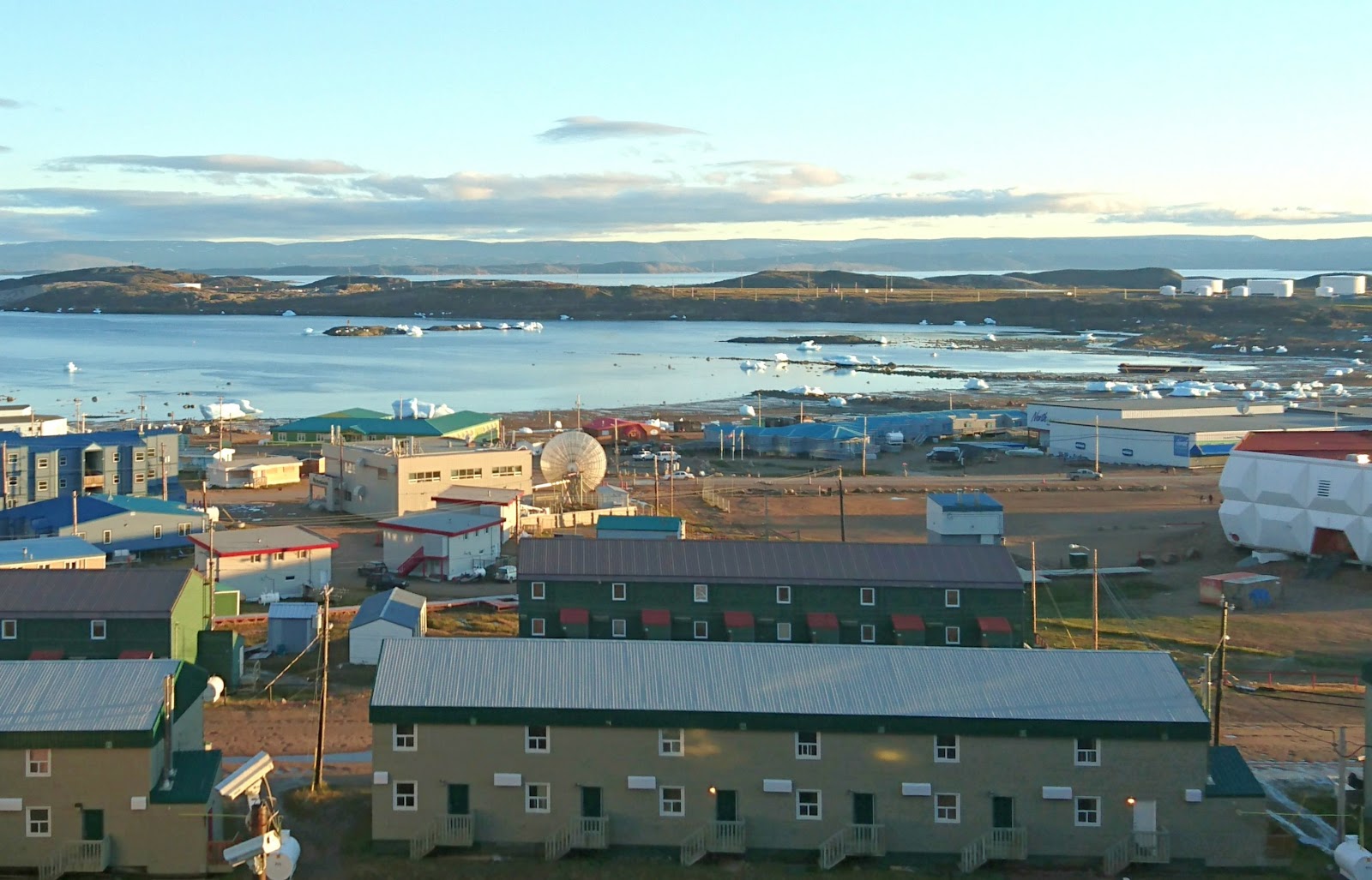 Iqaluit — Oficiais