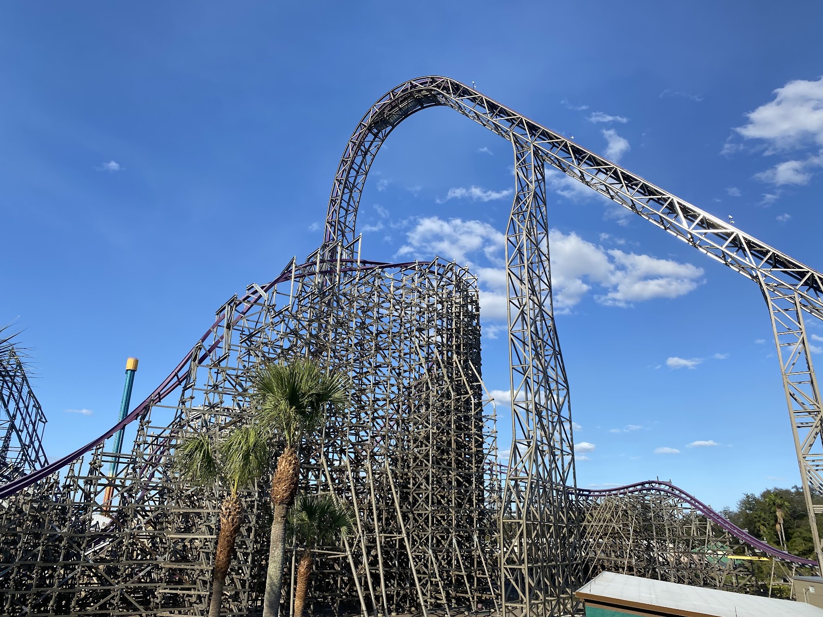 Iron Gwazi — Oficiais