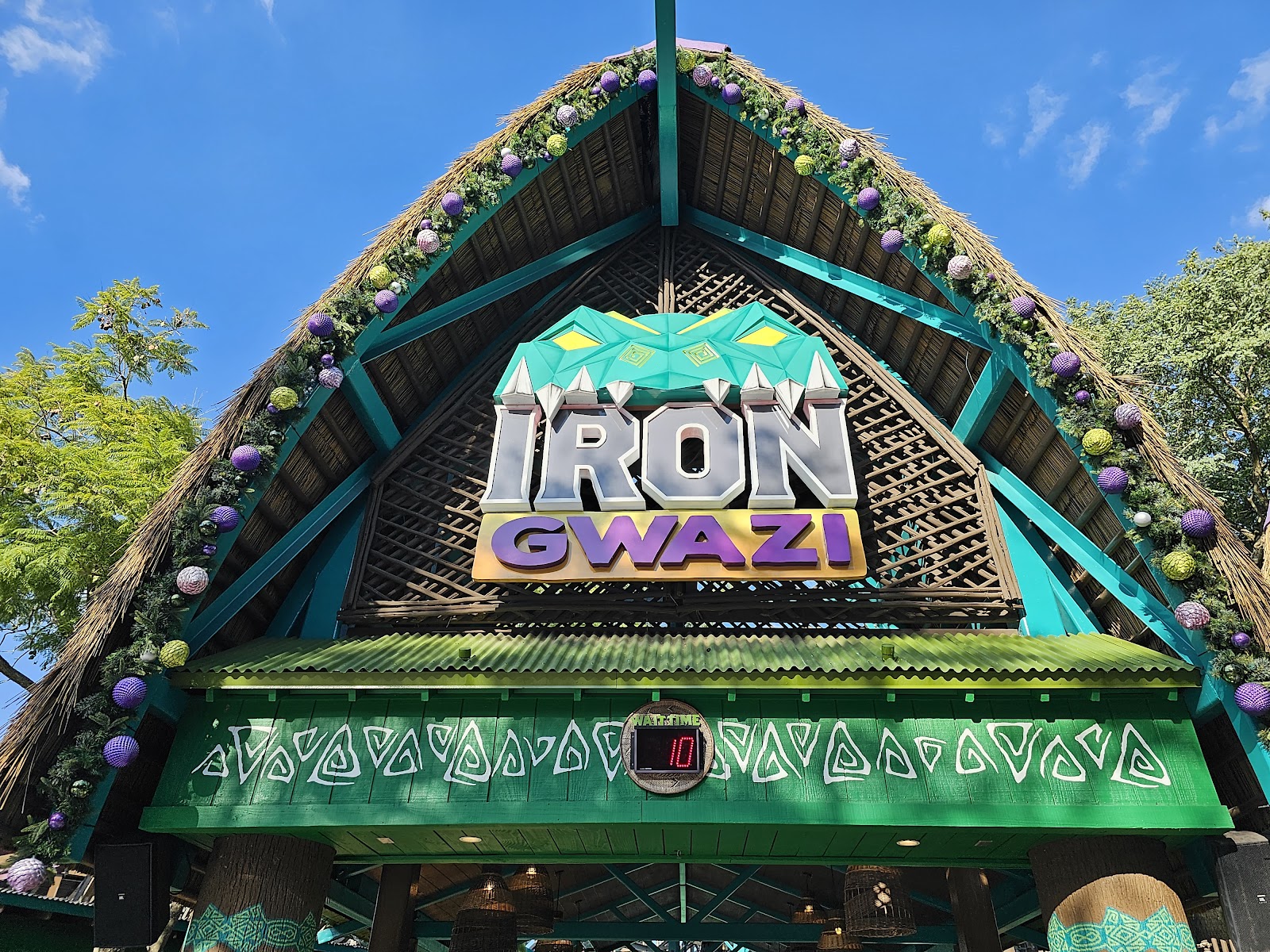 Iron Gwazi — Oficiais