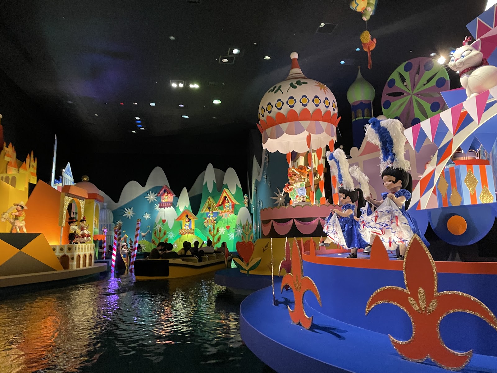 It's a Small World — Oficiais