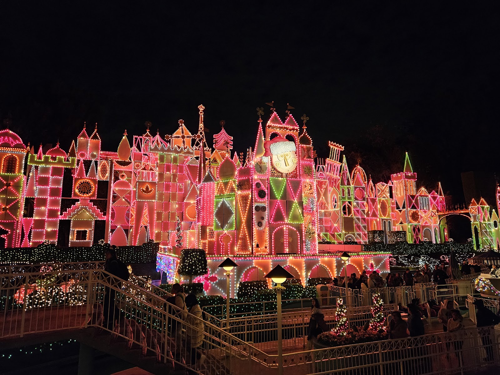 it's a small world — Oficiais