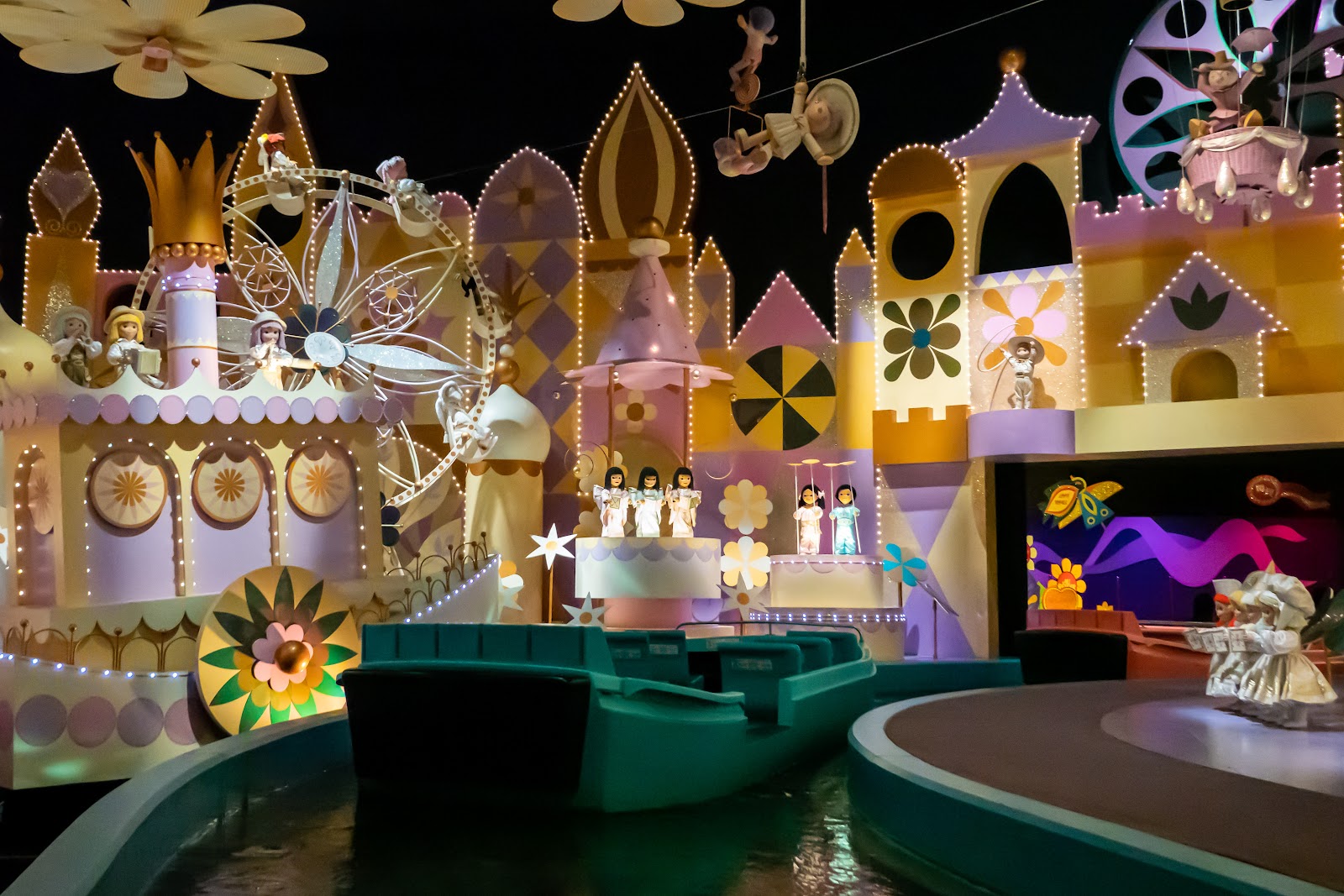 It's a Small World — Oficiais