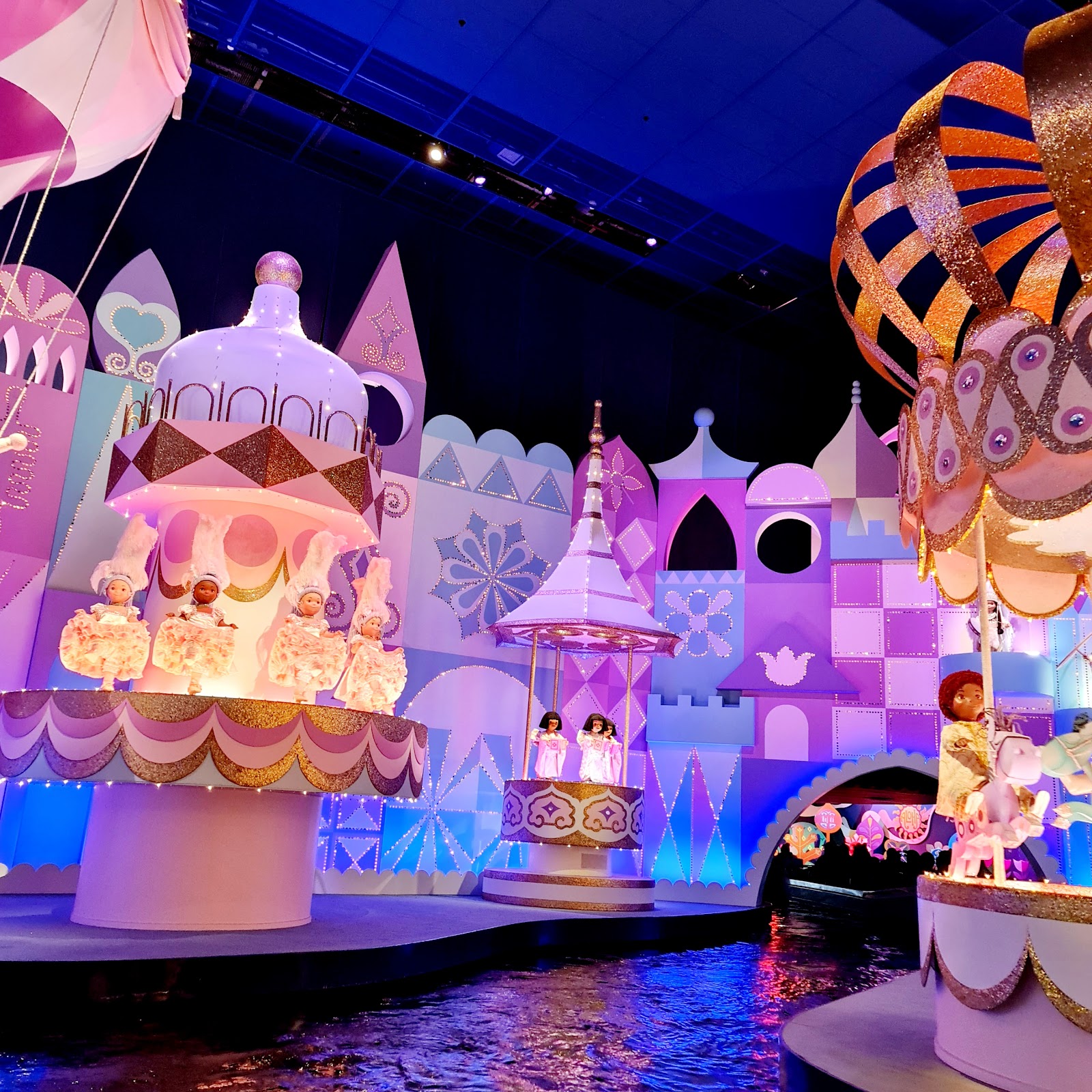 It's a Small World — Oficiais