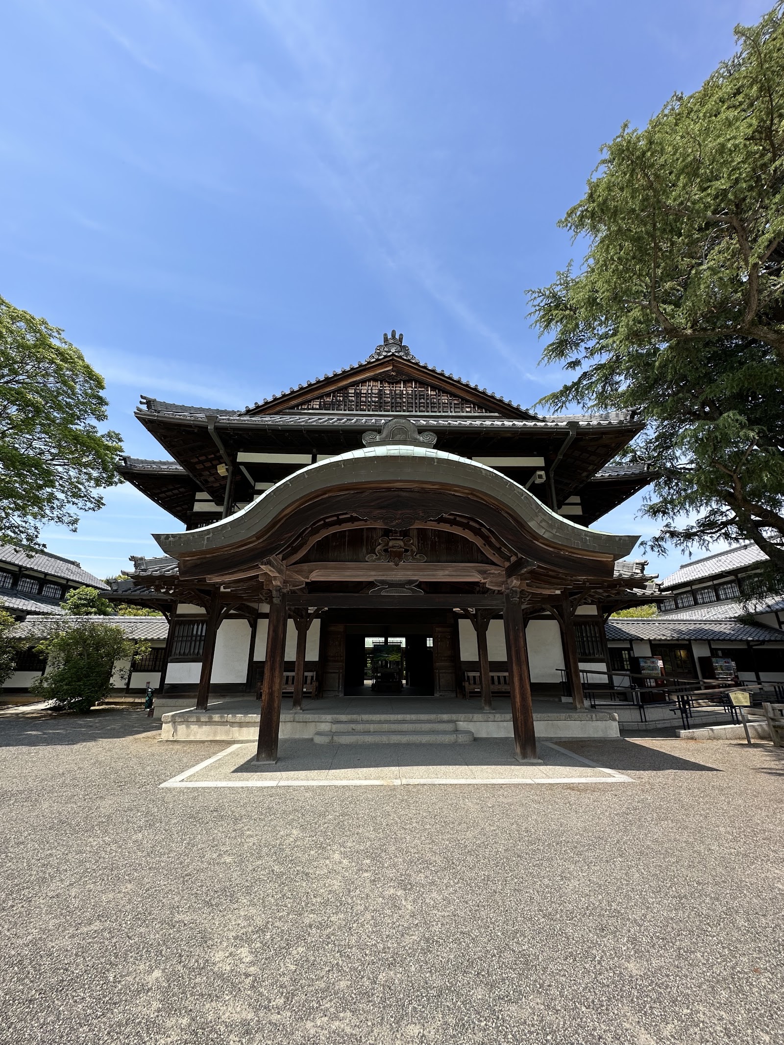 Jardim Ritsurin — Oficiais