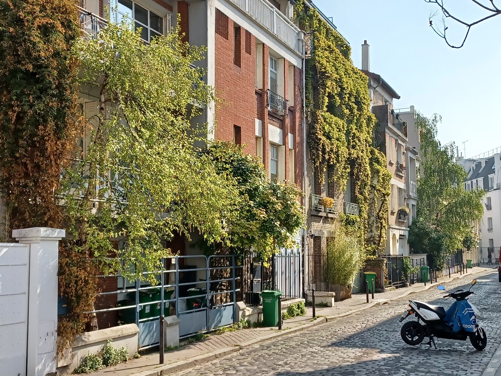Jardin Bergeyre — Oficiais
