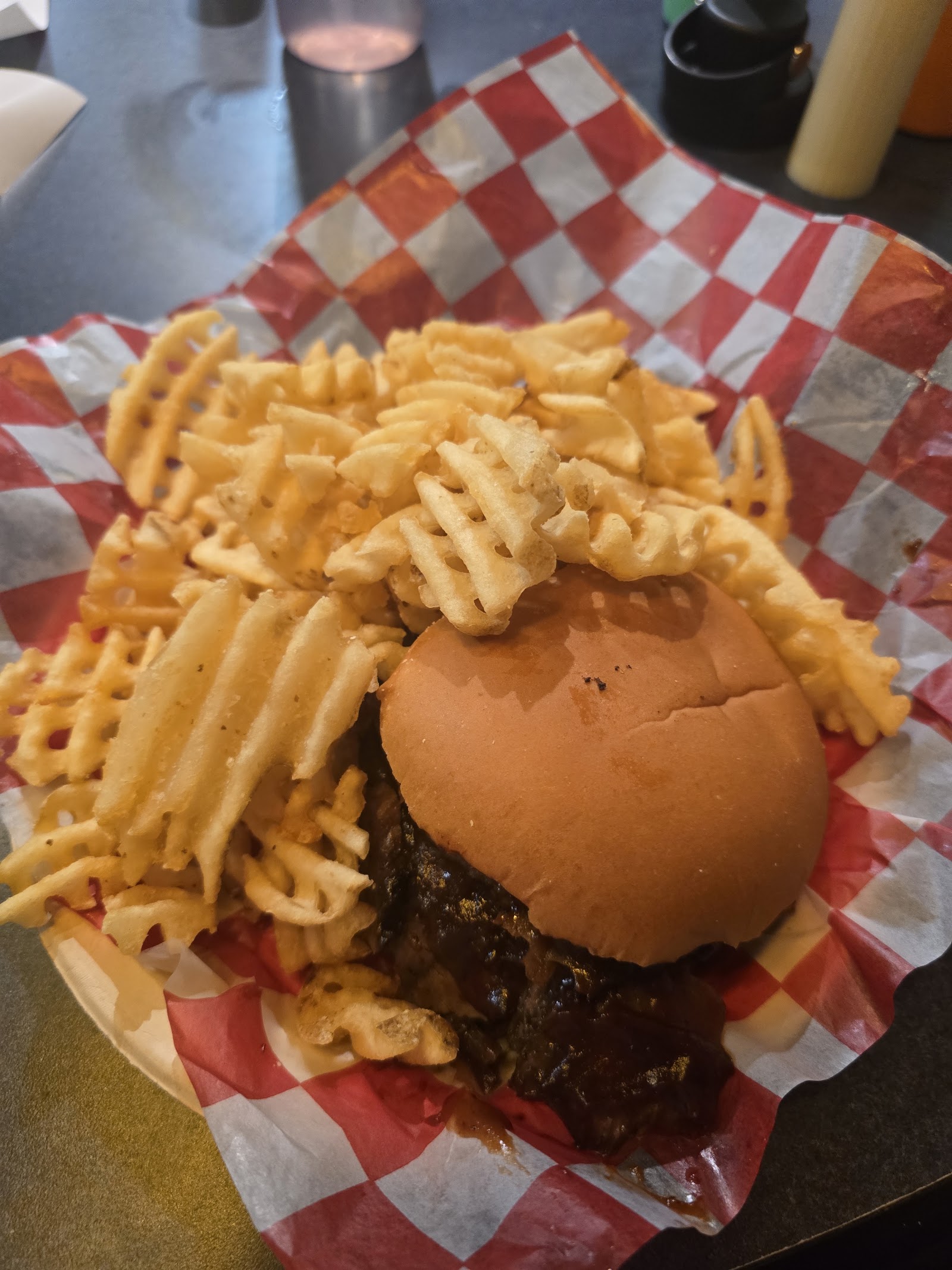 JB’s Smokehouse — Oficiais