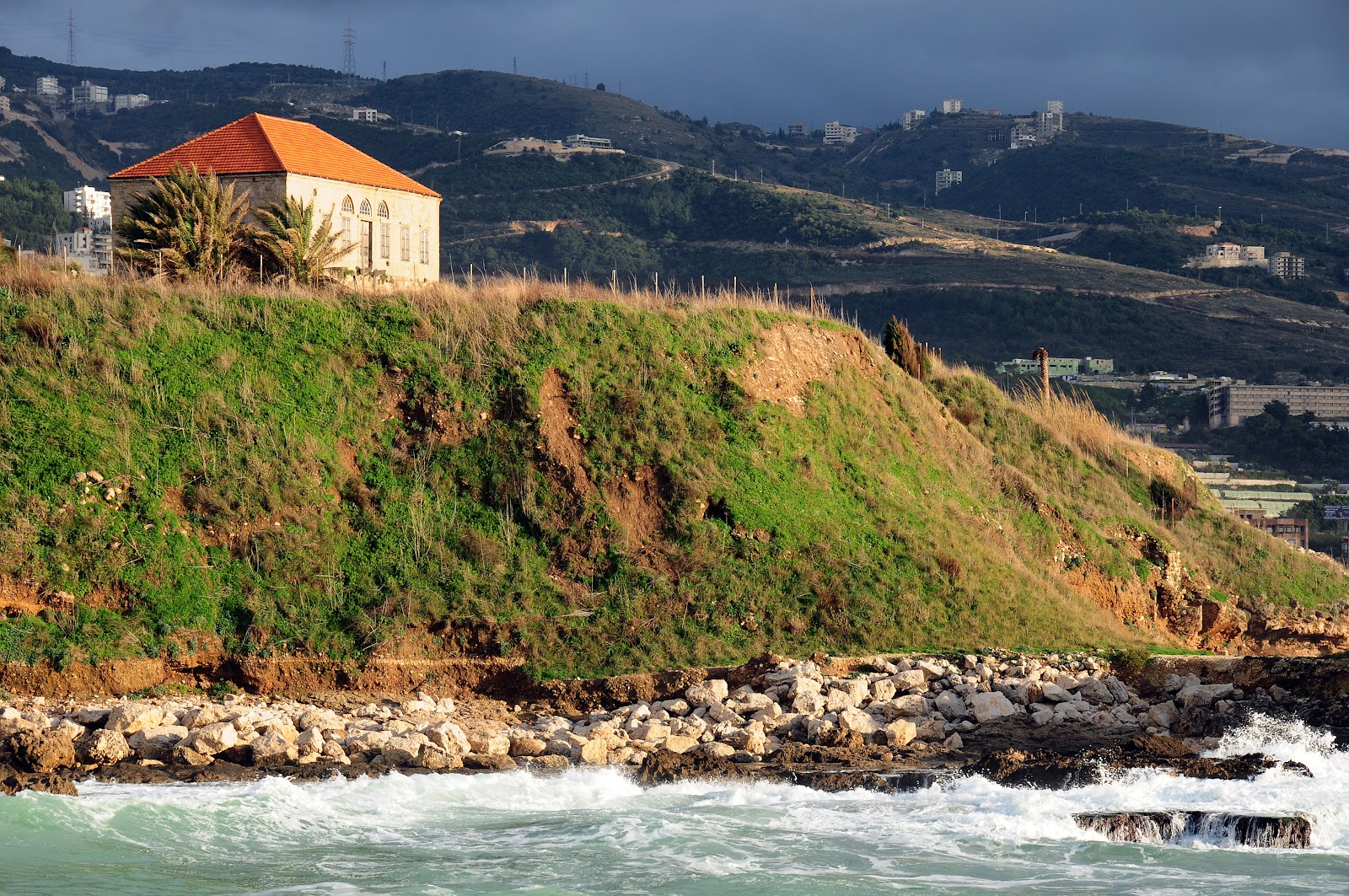 Jbeil — Oficiais