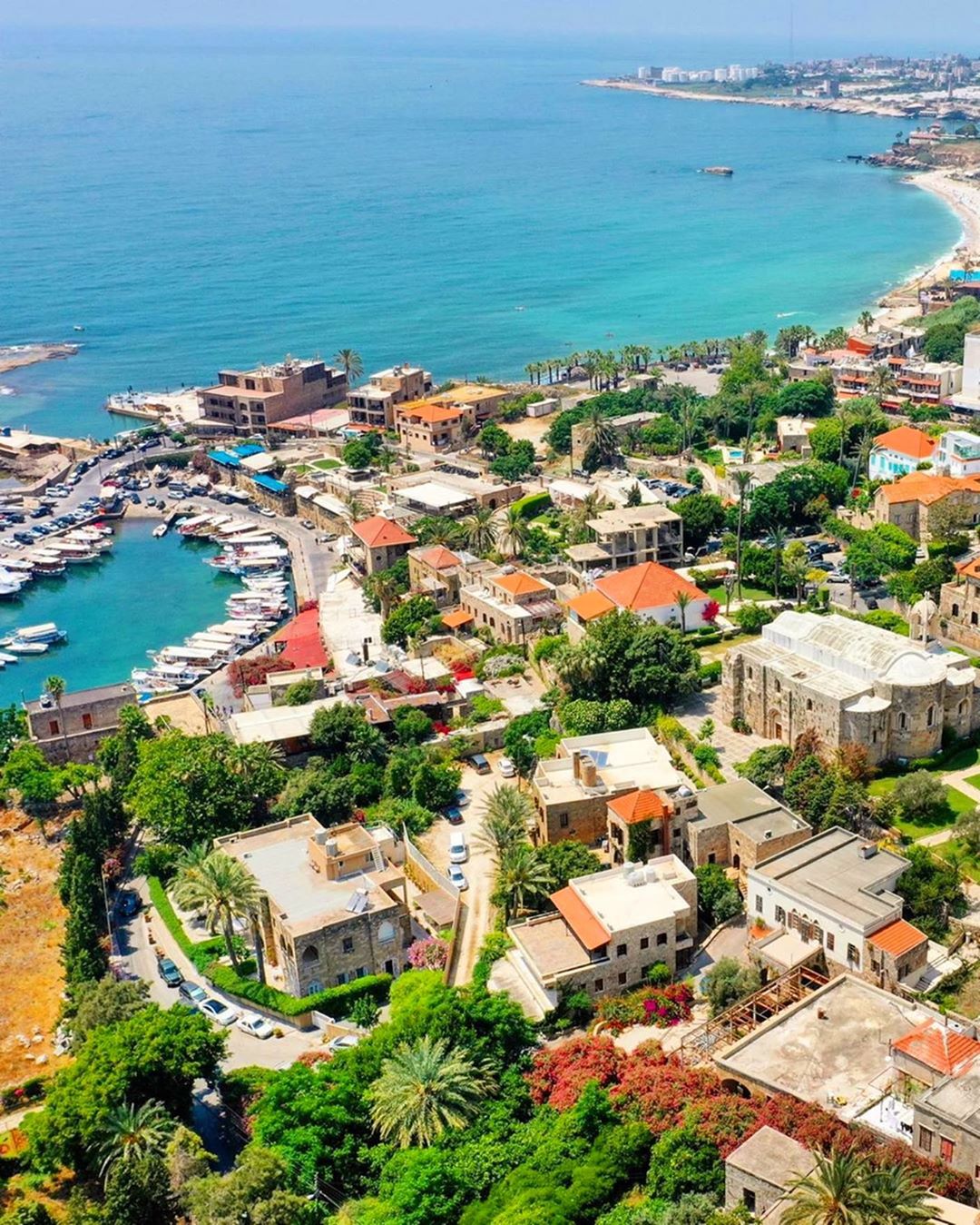 Jbeil — Oficiais