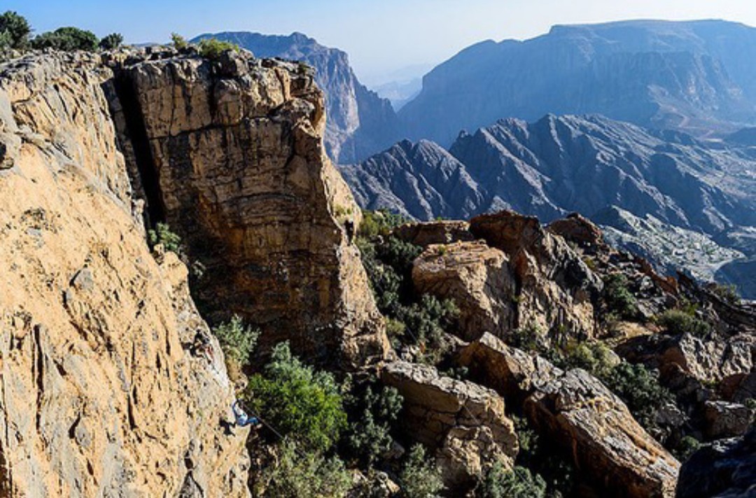Jebel Akhdar — Oficiais