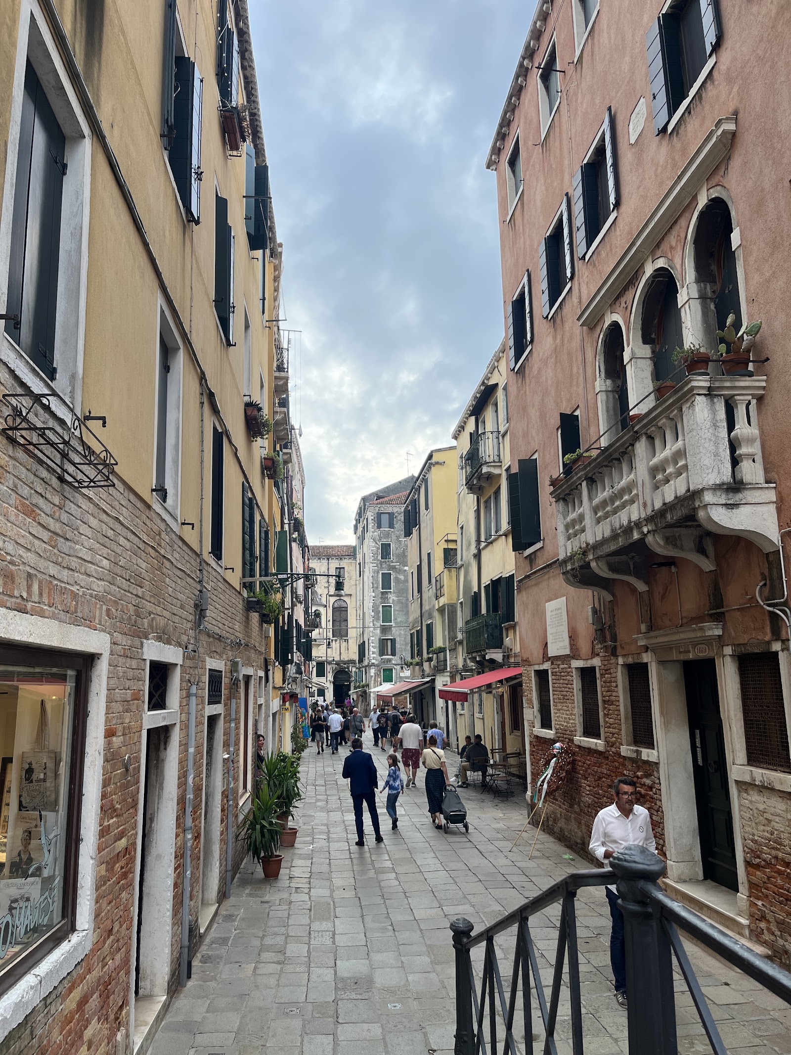 Jewish Quarter — Oficiais
