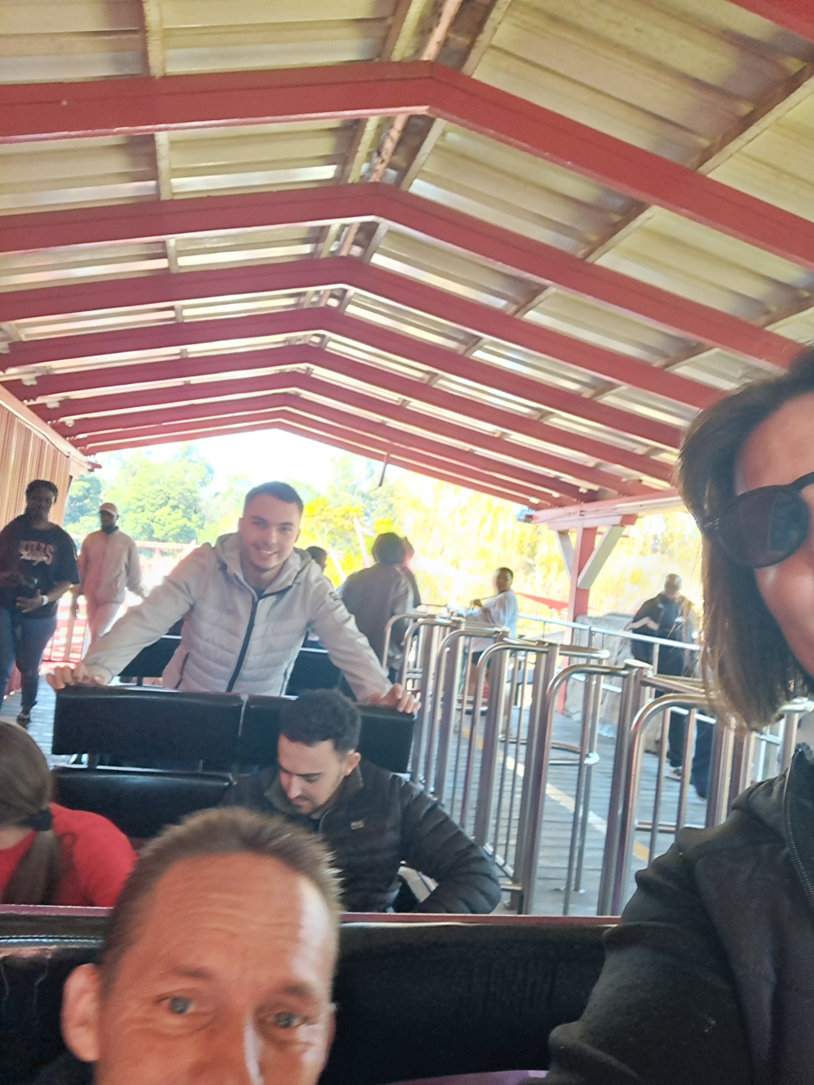Jozi Express — Oficiais
