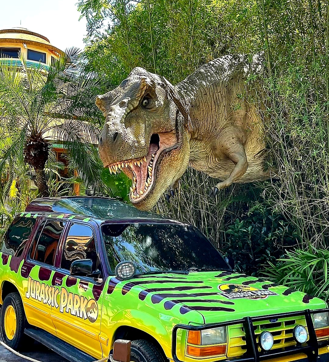 Jurassic Park River Adventure — Oficiais