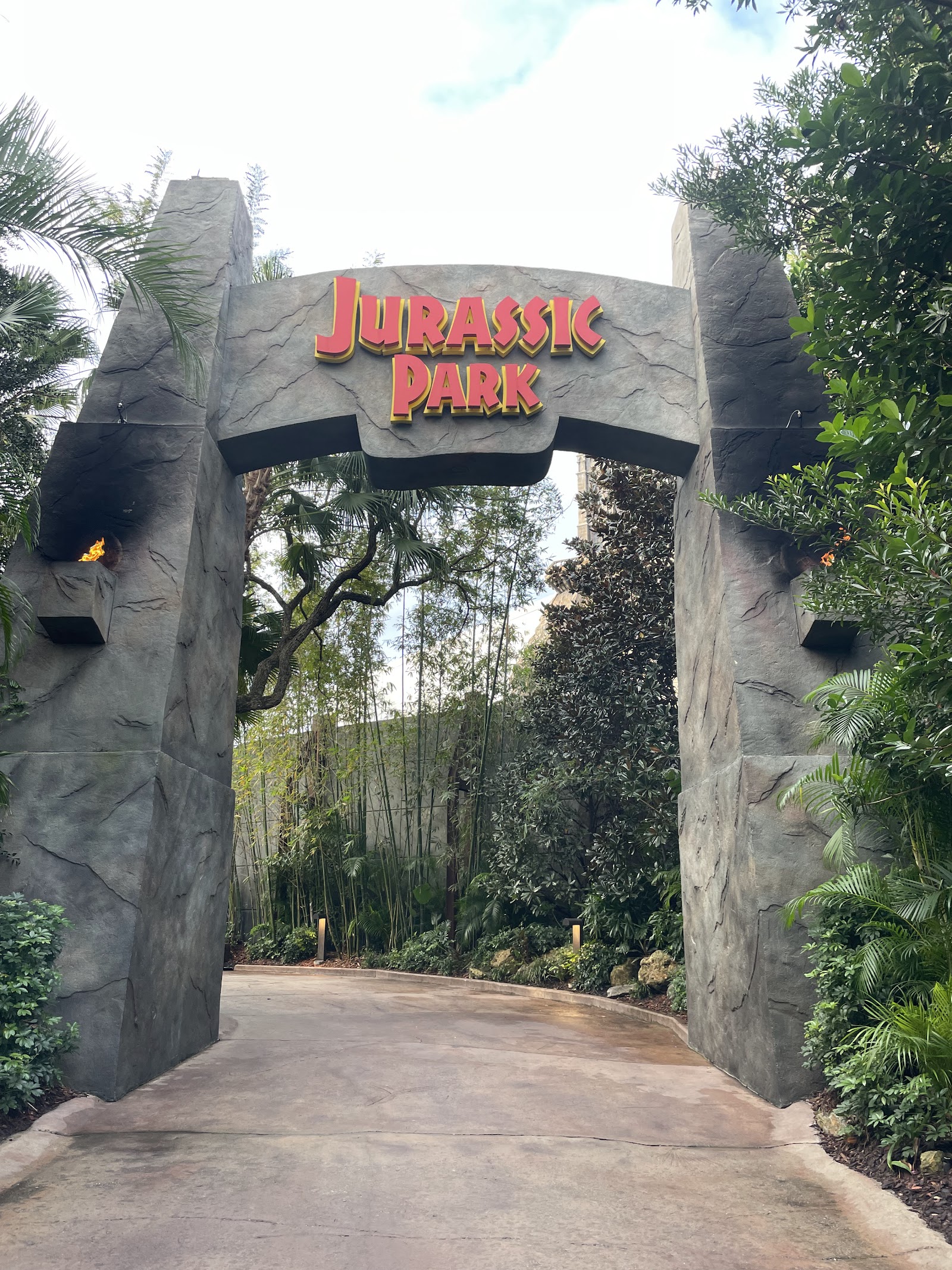 Jurassic World Discovery Center — Oficiais