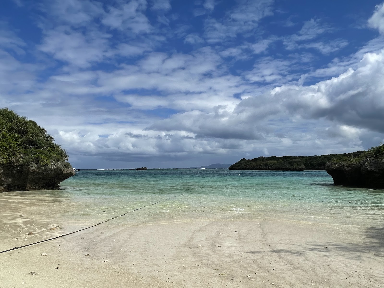 Kabira Bay — Oficiais