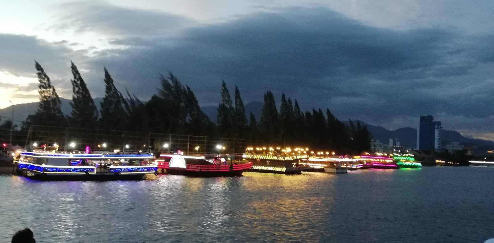 Kampot — Oficiais
