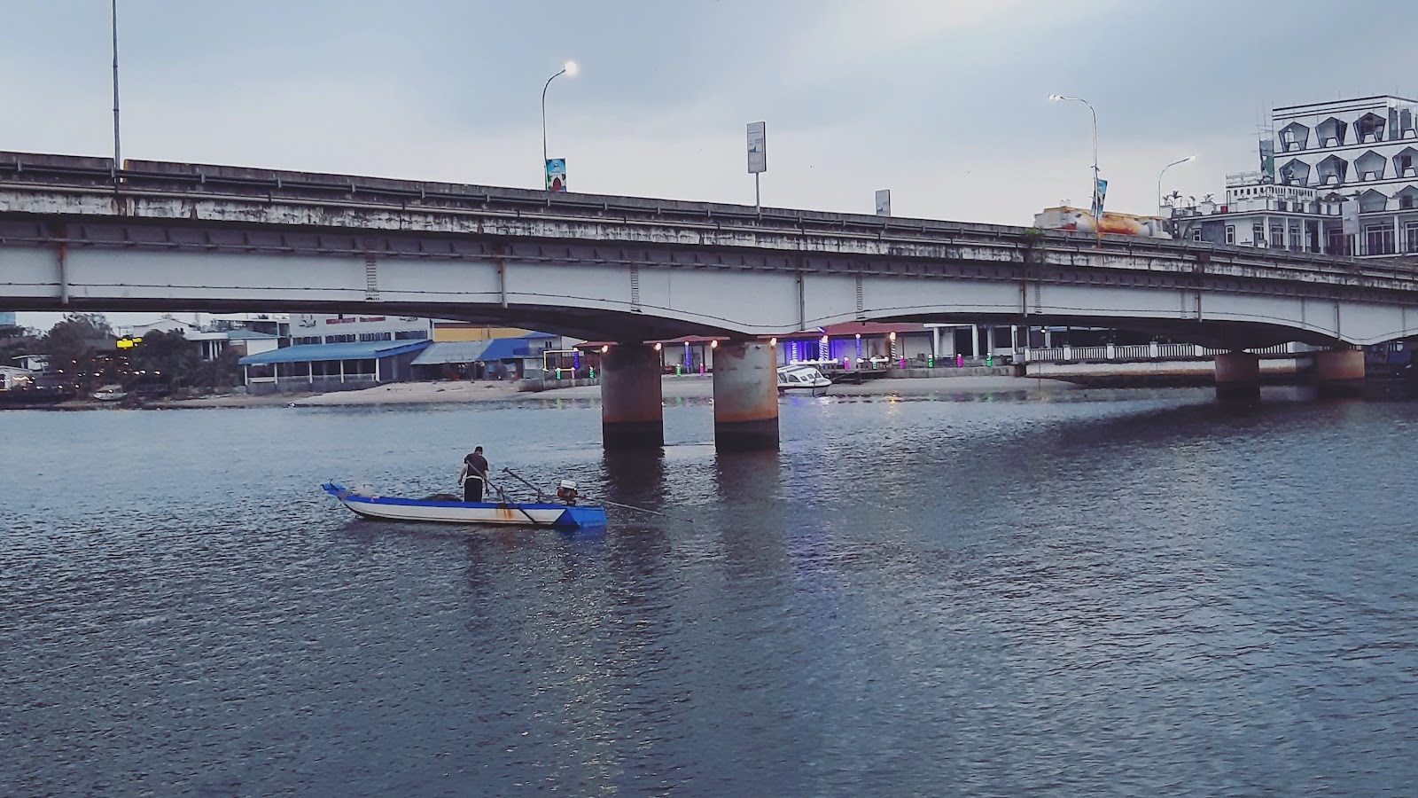 Kampot — Oficiais