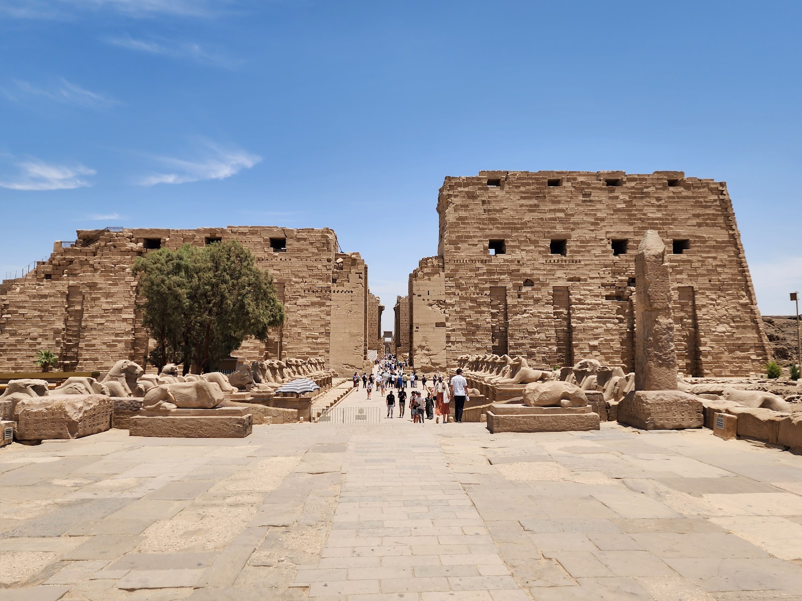 Karnak — Oficiais