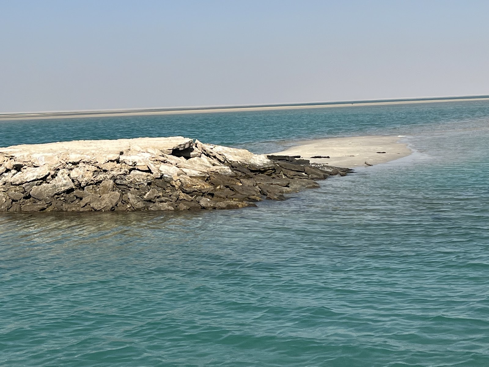 Khor Al Adaid vicinity — Oficiais