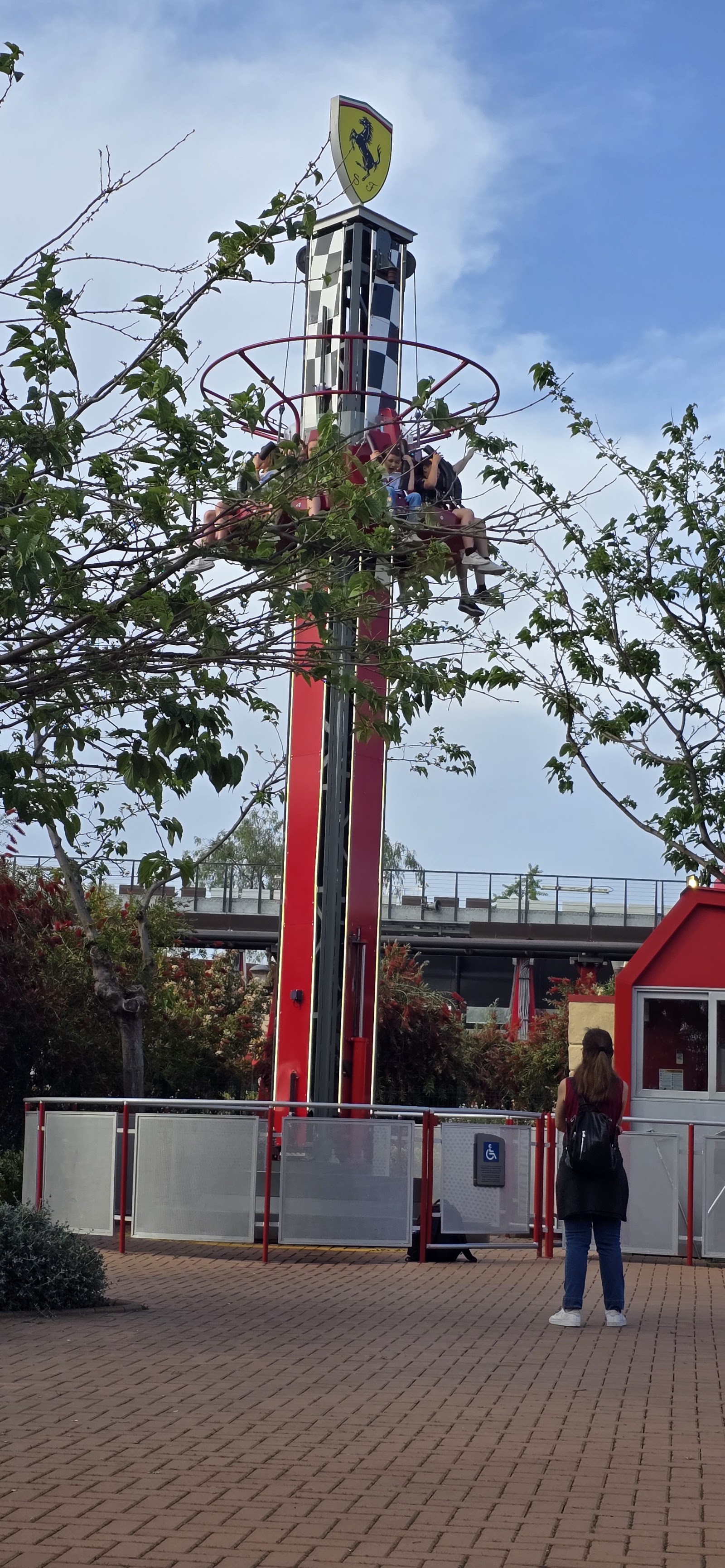 Kids' Tower — Oficiais