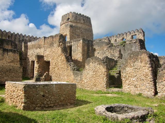 Kilwa Kisiwani — Oficiais