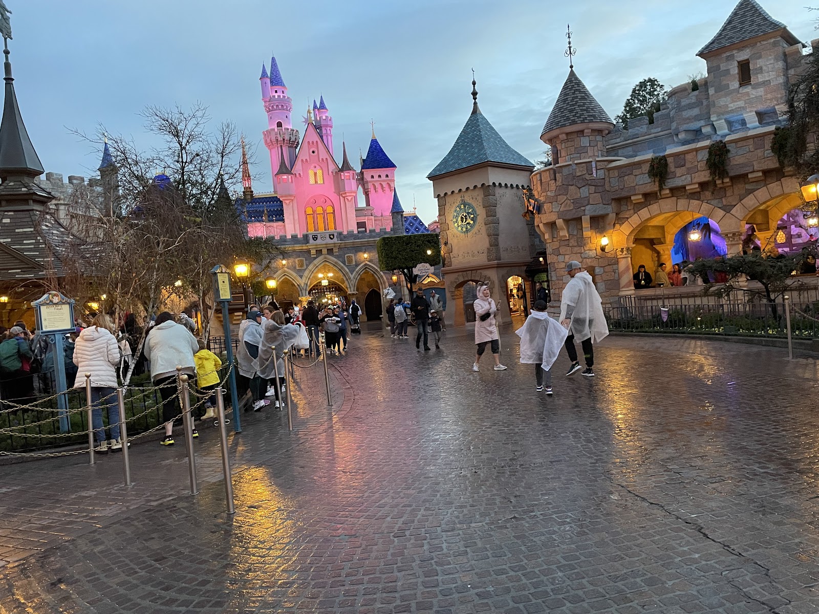 King Arthur Carrousel — Oficiais