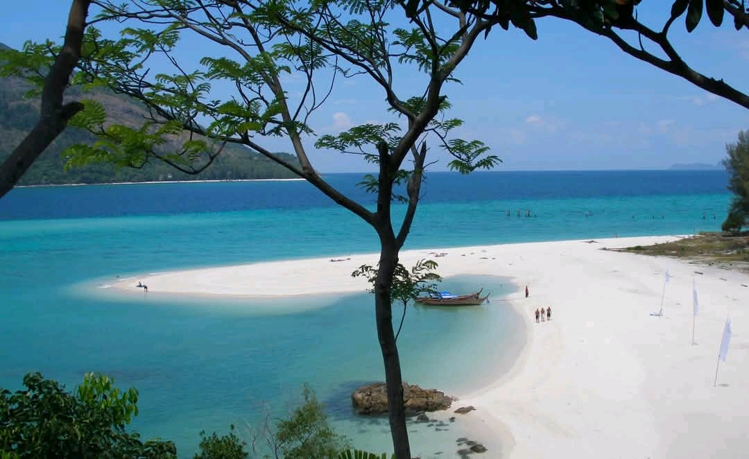 Ko Lipe — Oficiais