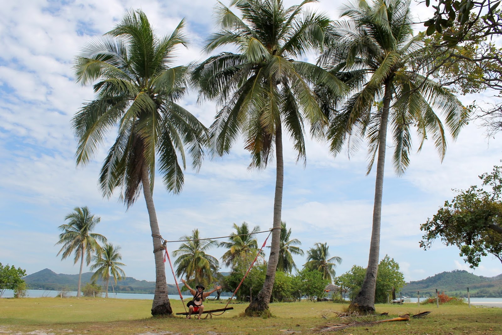 Ko Yao Noi — Oficiais