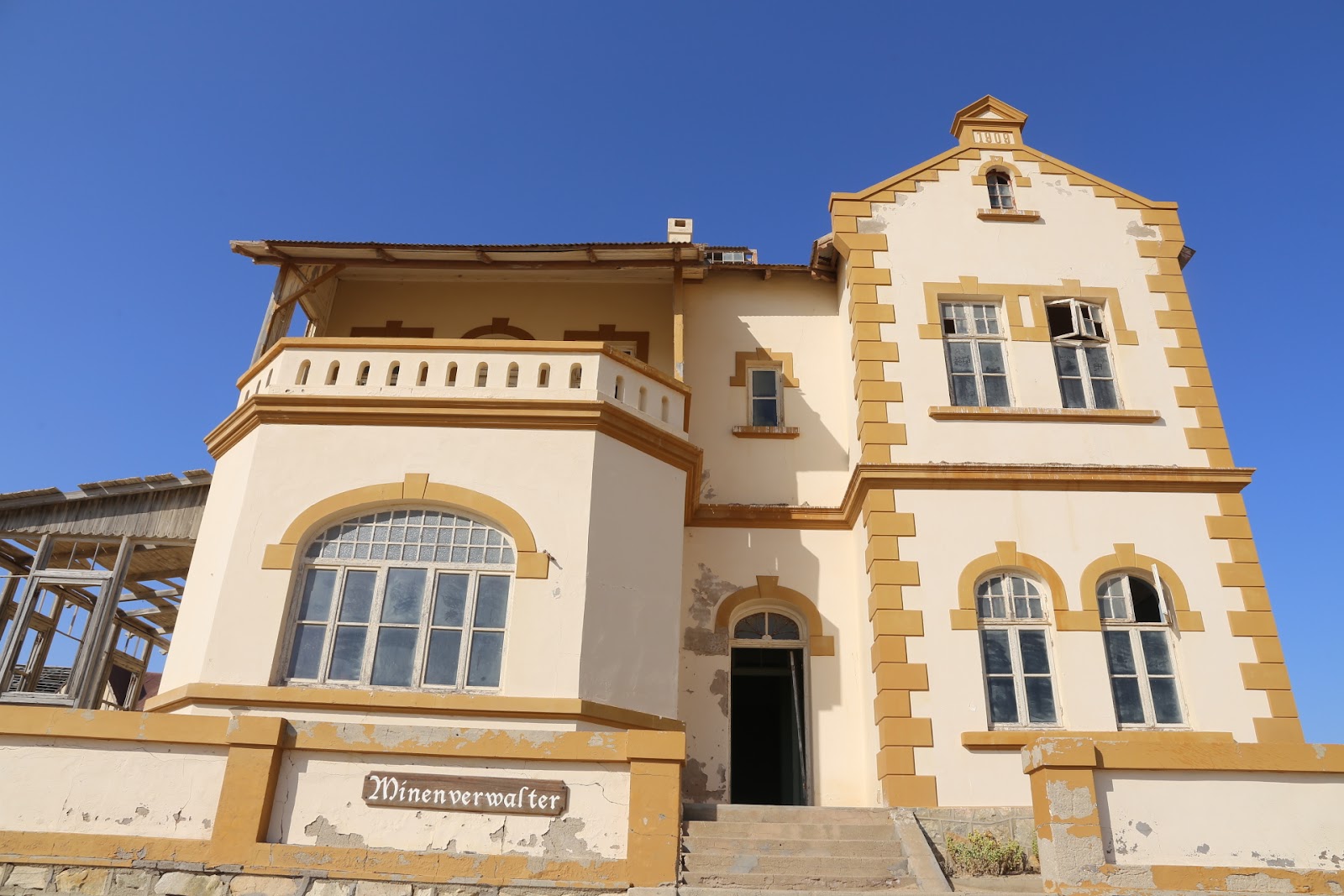 Kolmanskop — Oficiais